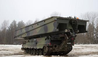 Puolustusvoimat hankkii neljä uutta Leopard 2L -siltapanssarivaunua