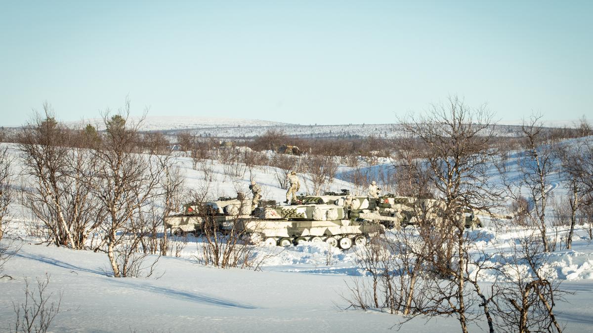 Panssarivaunuja talviolosuhteissa Pohjois-Suomessa