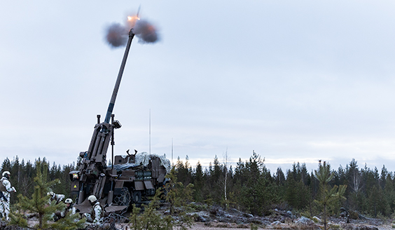 Ranskalainen 155mm CAESAR-haupitsi toteumassa tulitehtävää.
