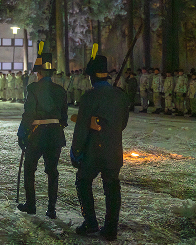 Sotilaita perinneasuissa.