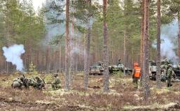Tykistökoulun ampumaharjoitus alkoi ja etenee Pohjankankaalla