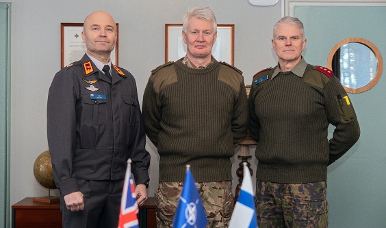 Commander of Allied Rapid Reaction Corps on a visit to Finland