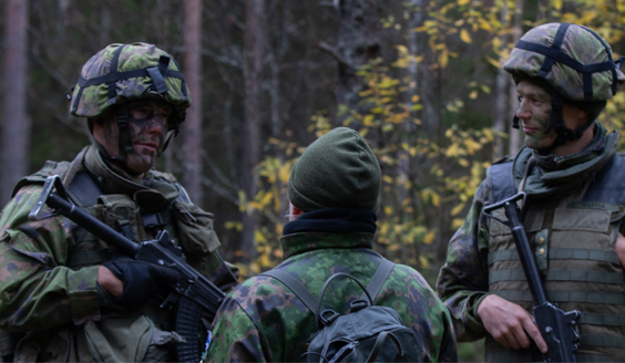 Kalusto liikkuu, naiset ja miehet liikkuu, ruoka tulee, ruoka lähtee -  Maavoimat