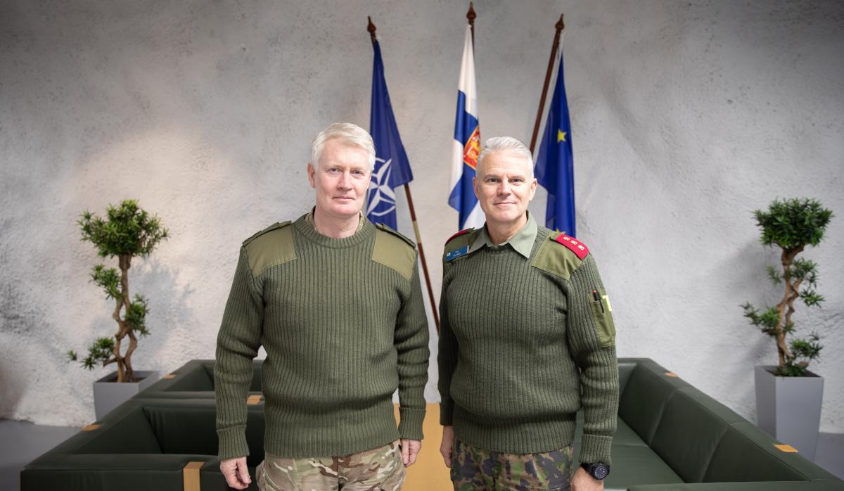 The Commander of NATO’s Allied Rapid Reaction Corps (ARRC), Lieutenant General Ralph Wooddisse and the Commander of the Finnish Army, Lieutenant General Pasi Välimäki.