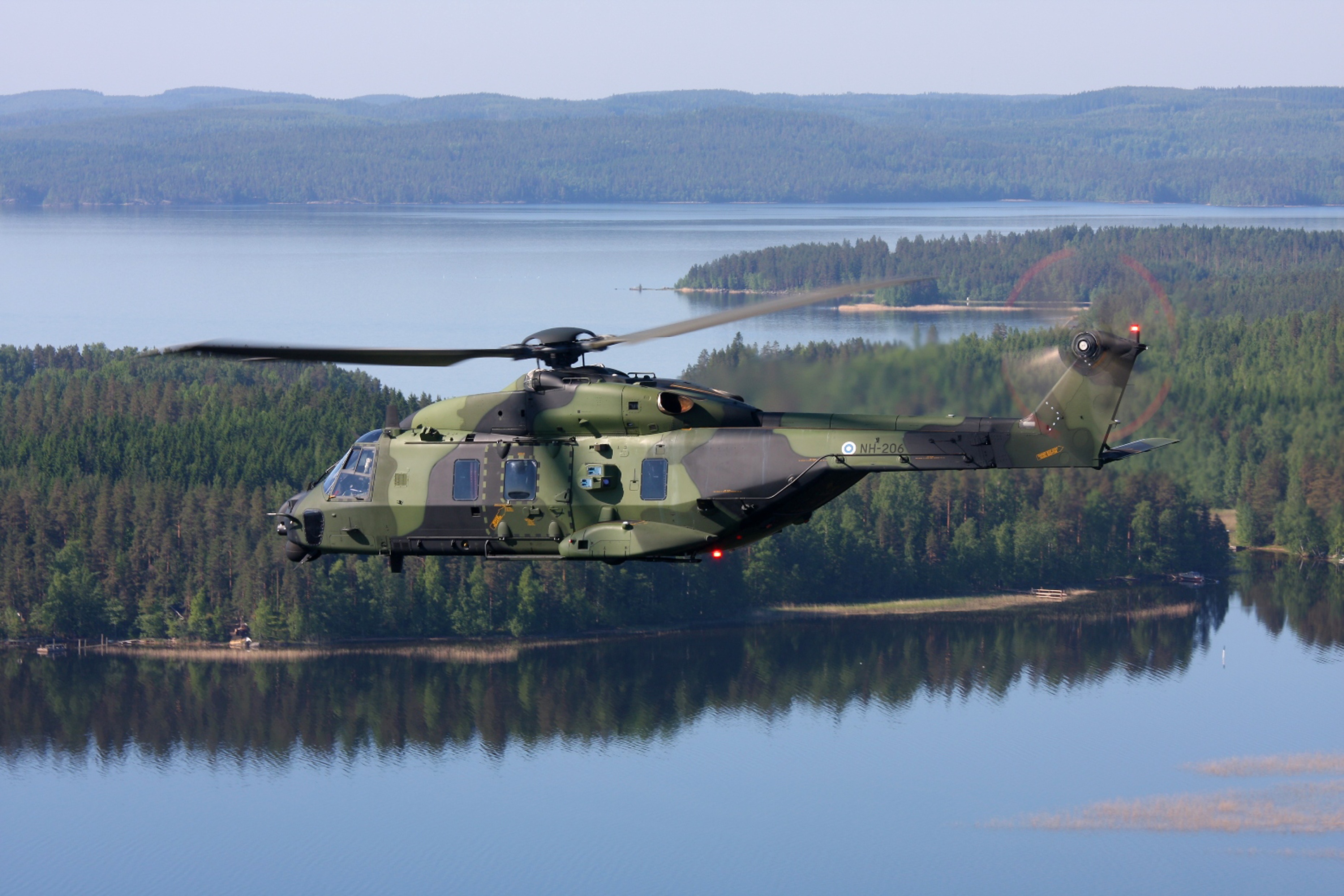 Utin jääkärirykmentin kuljetushelikopteri NH90.