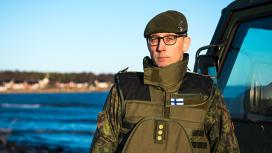 Ilmapuolustusharjoituksen päätöstilaisuudessa palkittiin ilmatorjuntamiehiä ja -naisia