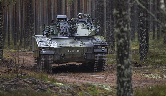 CV9030 metsässä