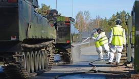 Harjoituskalusto puhdistetaan ja desinfioidaan Army Westissä
