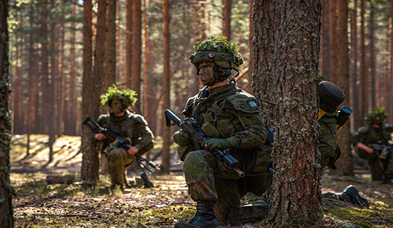 Jääkäriryhmä metsässä