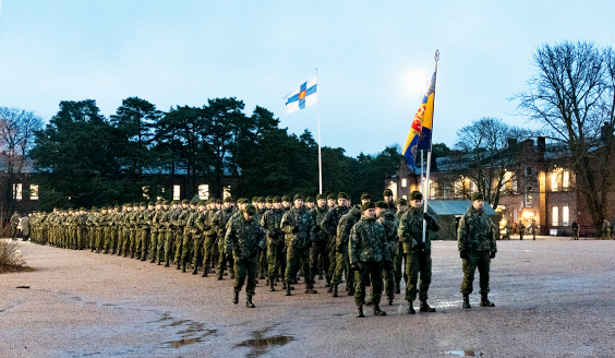 Reserviin siirtyvät marssivat Yläkentällä 18.12.2019