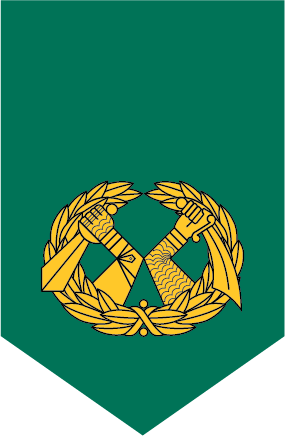 Karjalan prikaatin joukko-osastotunnus. Käsivarret, joilla käsissä miekat ja ympärillä seppele. 