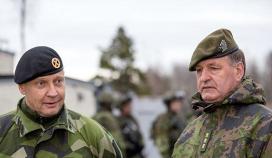 Commanders of the Finnish and Swedish Armies inspect KVARN16