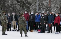 "Samalta viivalta" Palveluksessa kaikkia kohdellaan yhdenvertaisesti ja tasa-arvoisesti