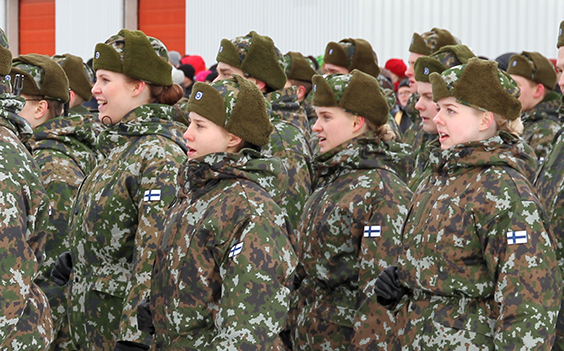 Kvinnliga soldater i form