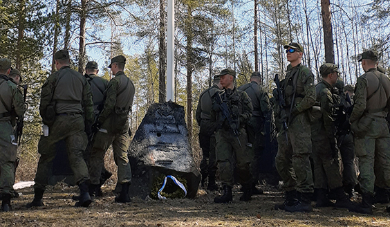 Seppele on laskettu osasto Marttinan muistomerkille.