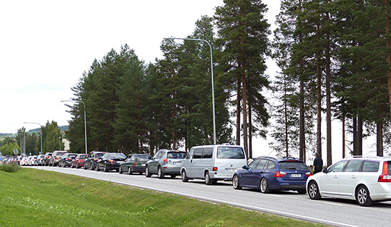 Valan poistumisliikenne ruuhkautuu helposti kaikkien poistuessa yhtäaikaisesti.