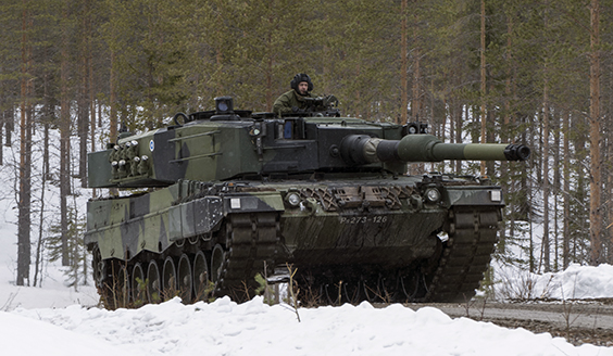 Tankfartyg på skogsvägen