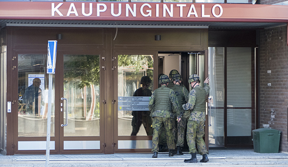 Paikallispataljoonan reserviläiset tapasivat kaupungin edustajia.