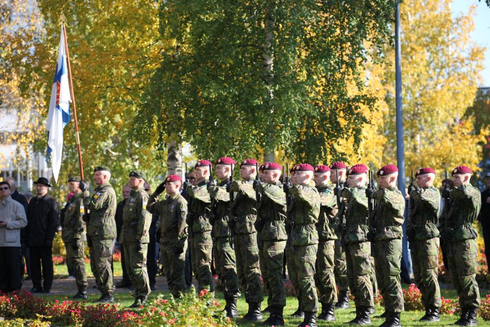 kunniaosasto, joka koostui Utin jääkärirykmentin varusmiehistä