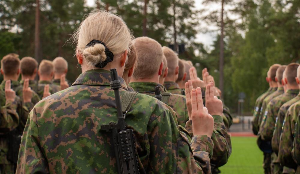 Porin prikaatin alokkaita sotilasvalassaan elokuussa 2020.