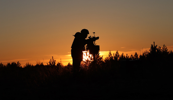 Sotilas auringonlaskussa