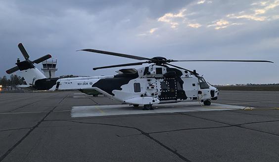 NH90-kuljetushelikopteri talvinaamiomaalattuna