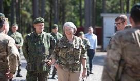 British Ambassador observed exercise drilling by UK and Finnish troops in Santahamina