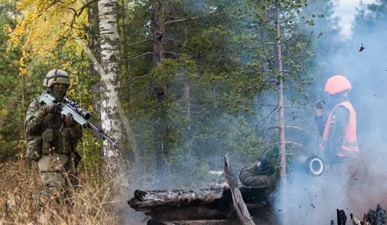 Sotilaita metsässä.