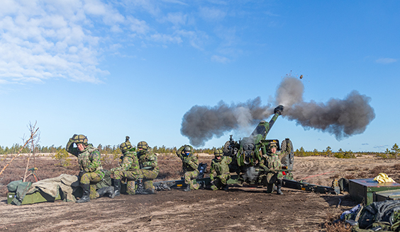 soldiers fireing cannons