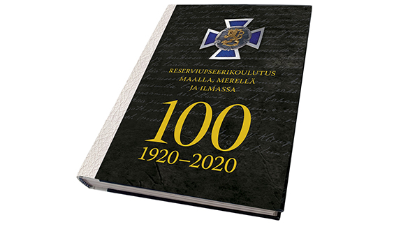 Reserviupseerikoulutus maalla, merellä ja ilmassa 100 -juhlakirjan kansi