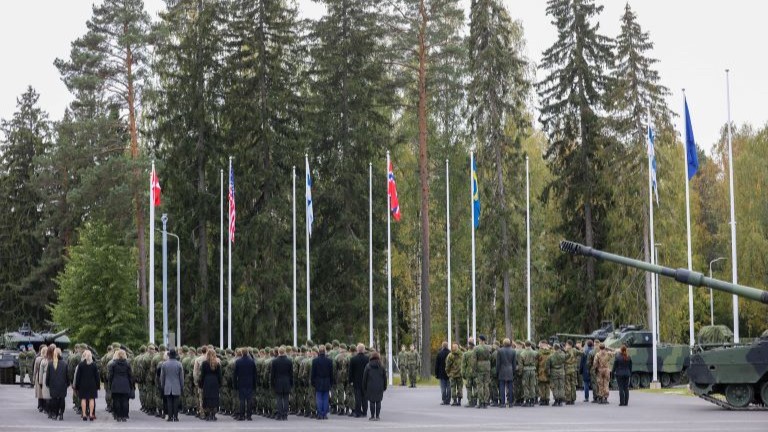 Avajaisiin osallistui MCLCC:ssä ja Maavoimien esikunnassa palvelevaa henkilöstöä, sekä kutsuvieraita.