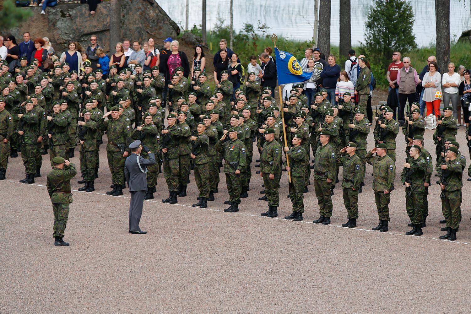 Karjalan Prikaatissa Liikettä Sotilasvala- Ja -vakuutuspäivänä - Maavoimat