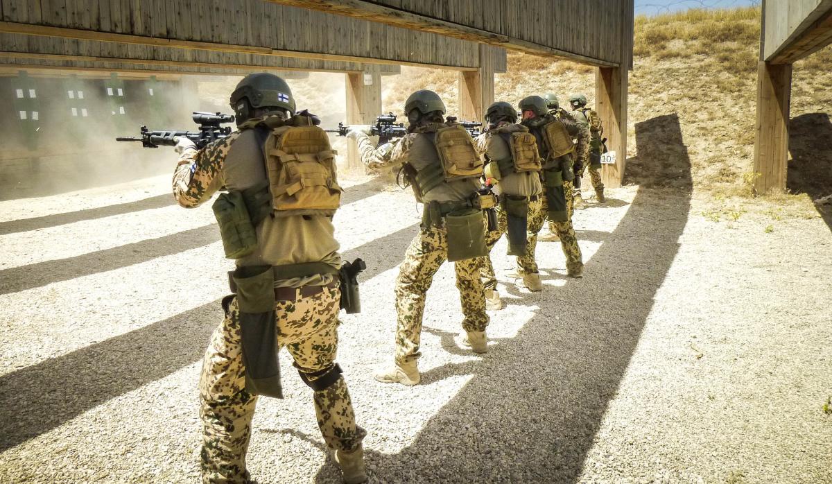 Soldiers shooting at the firing range