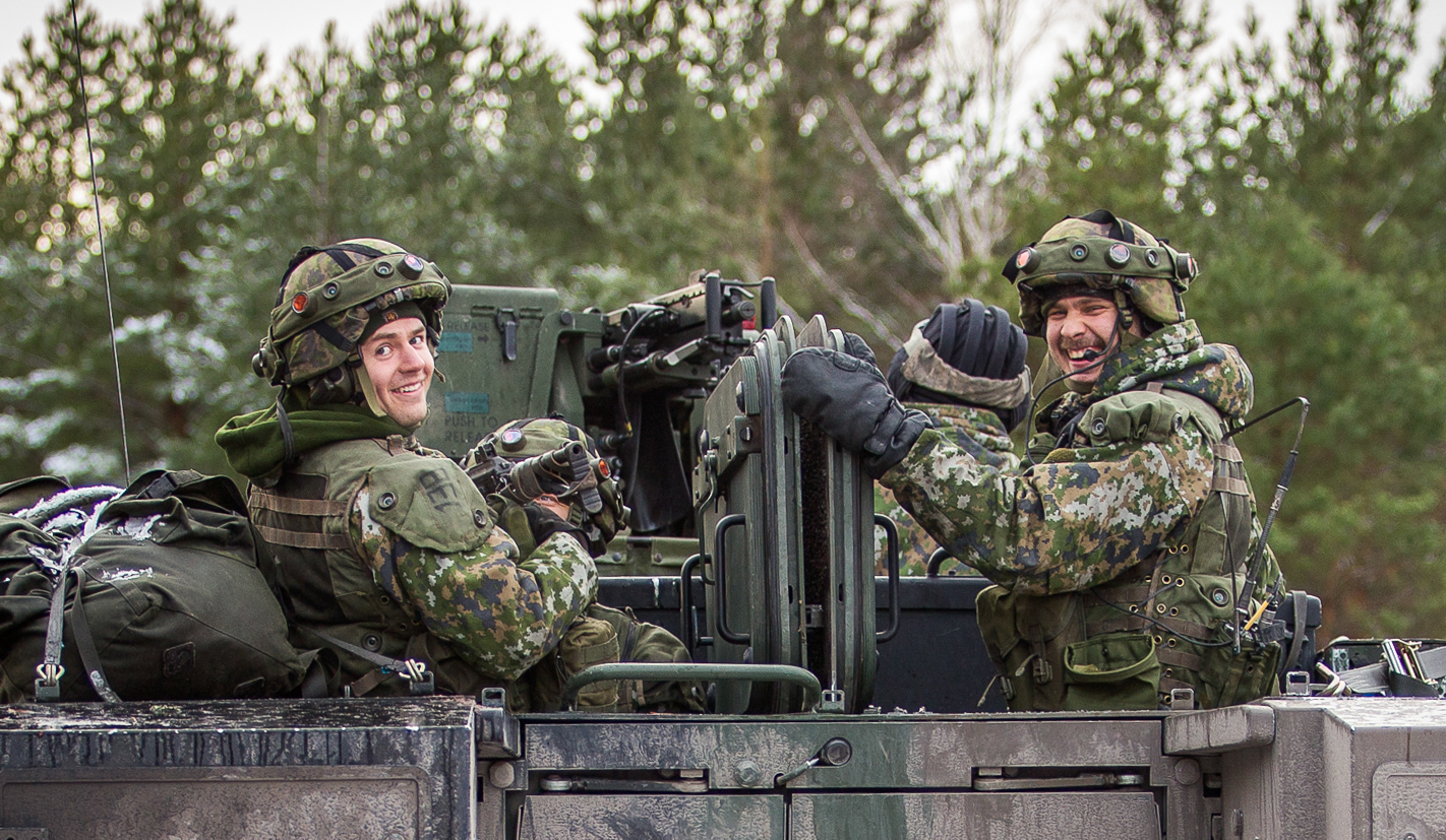 aurinkoinen Leone lesbo seksi leikkeit