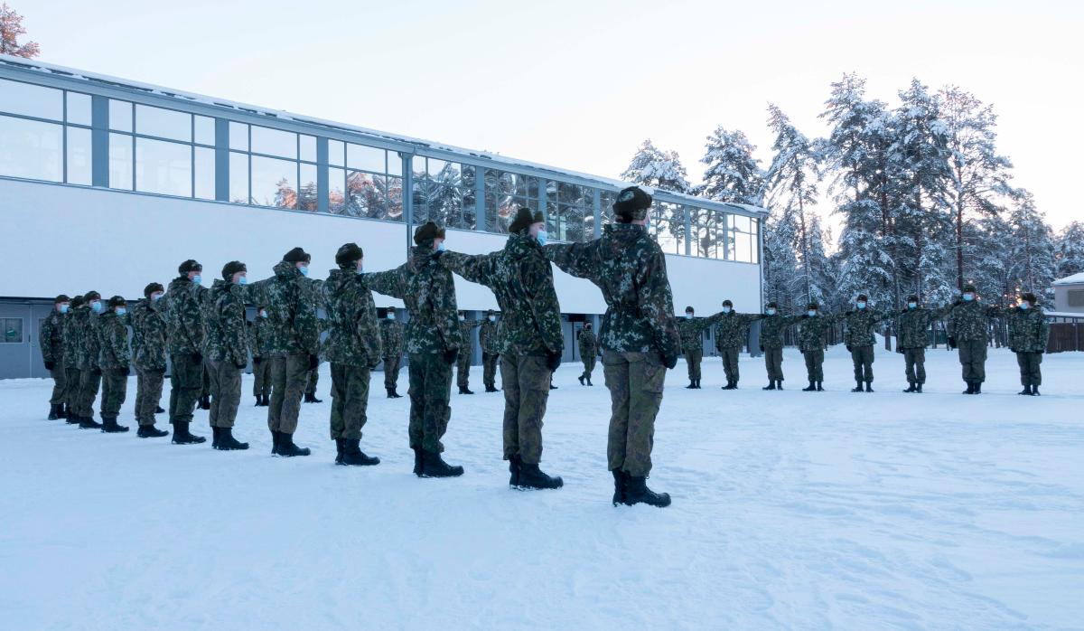 Porin prikaatin alokkaita ensimmäisissä sulkeisharjoituksissa Niinisalossa.