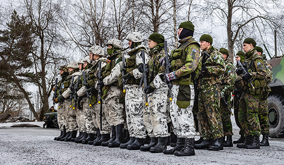 Kuvassa Vaasa 22- harjoituksessa perustettu ja varustettu sotilasjoukko muodossa.