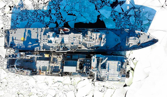 Kustflottans fartyg på ett fruset hav