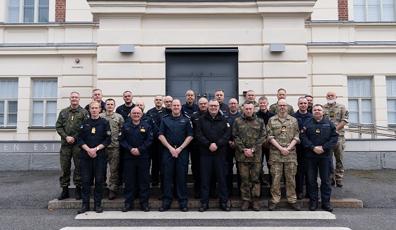 All participants gathered for a photo.