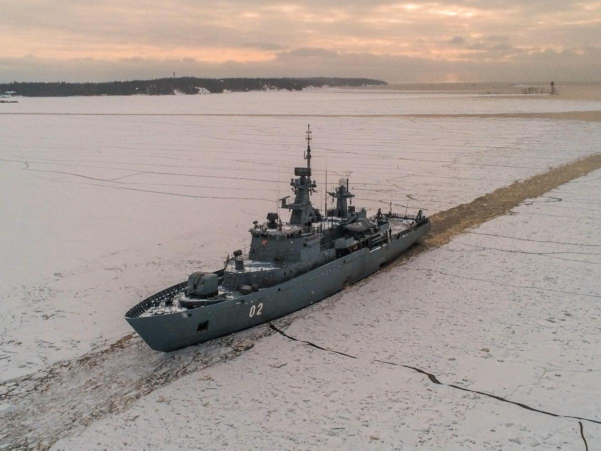 Hämeenmaa-class minelayer at sea