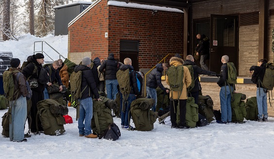 Rekryer med sina ryggsäcker