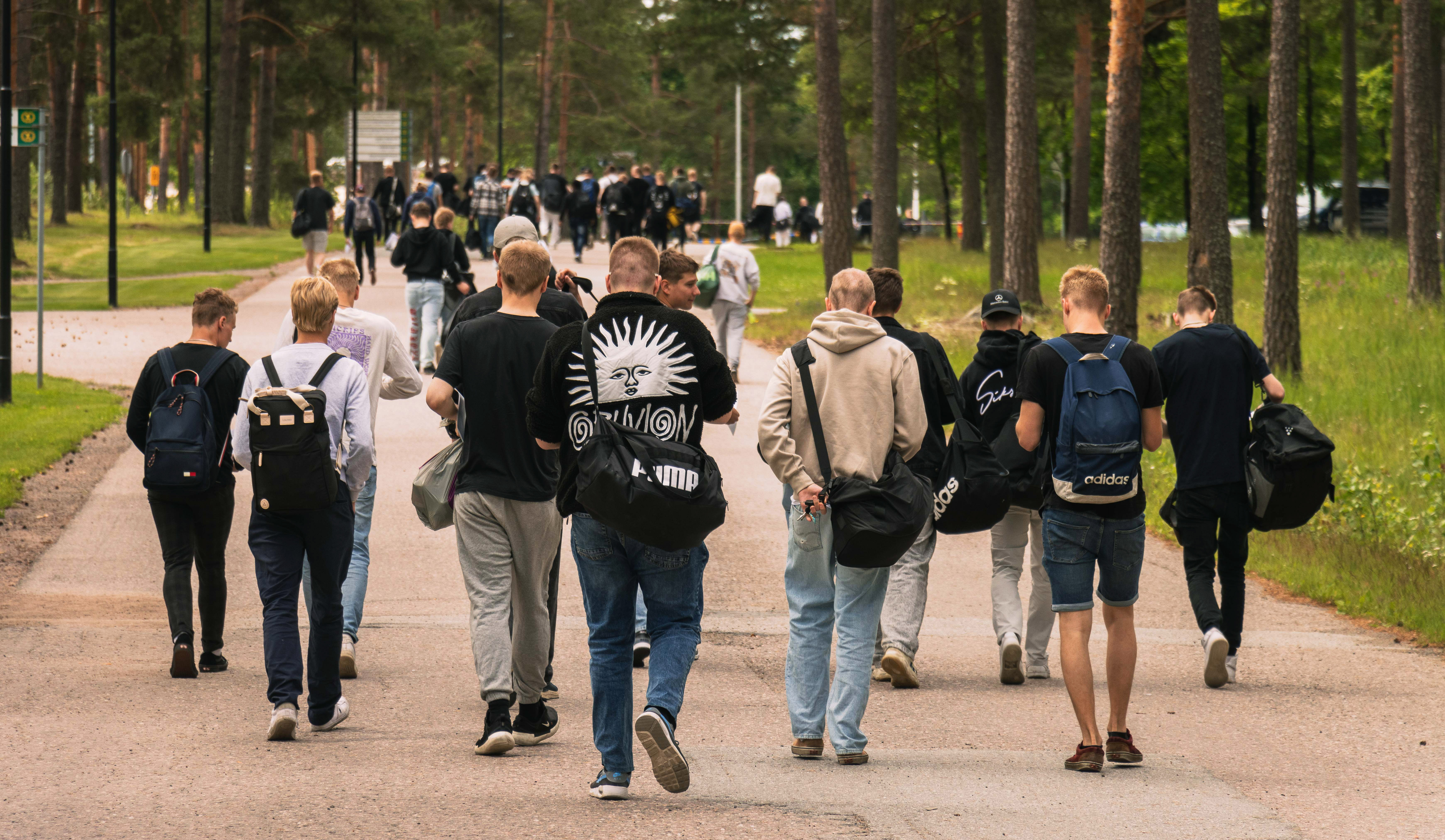 Varusmiehiä poistumassa reserviin.