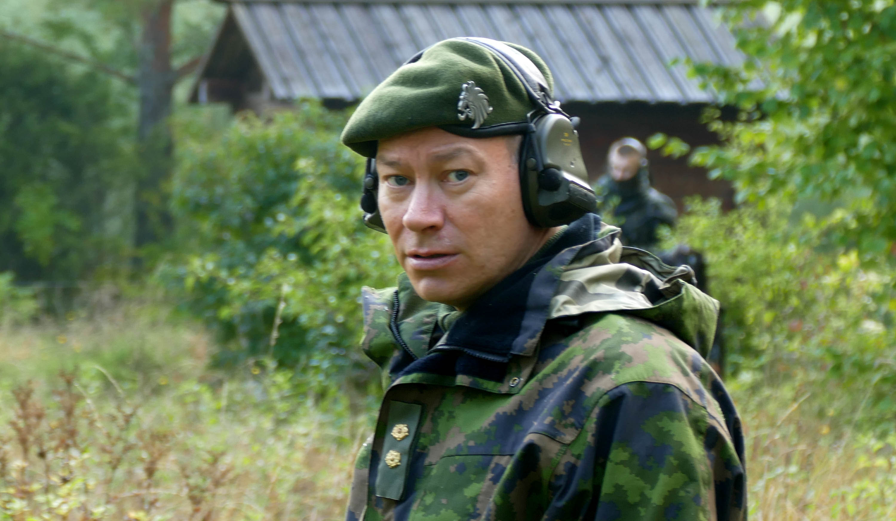 Everstiluutnantti Tapio Huhtamella harjoituksessa